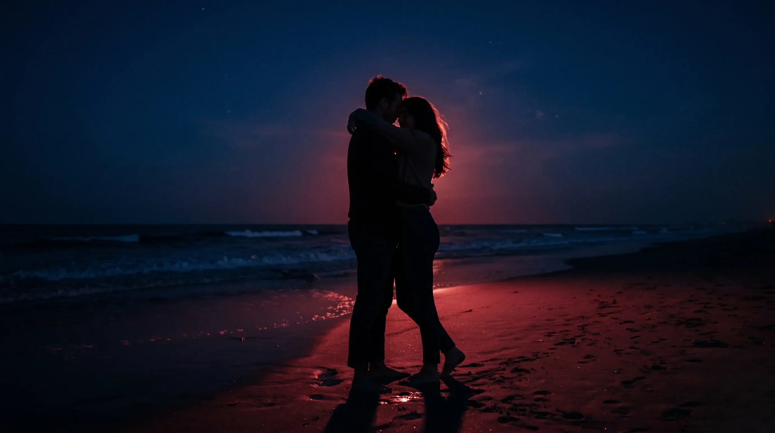 Couple enlacé sur une plage sombre sous une lumière néon dramatique